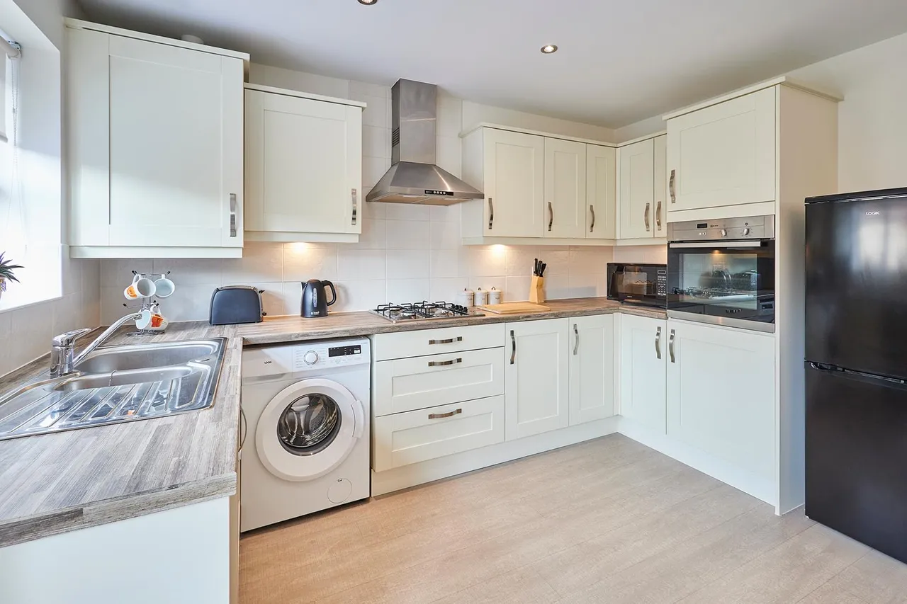 Blakeholme Court, Burton upon Trent, DE14, photo 5