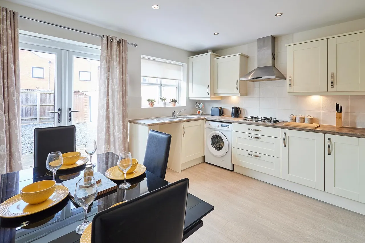 Blakeholme Court, Burton upon Trent, DE14, photo 4