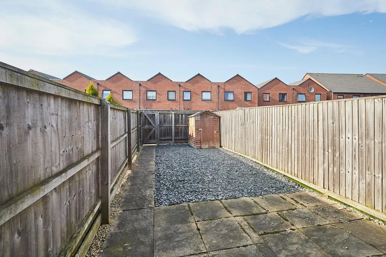 Blakeholme Court, Burton upon Trent, DE14, photo 14