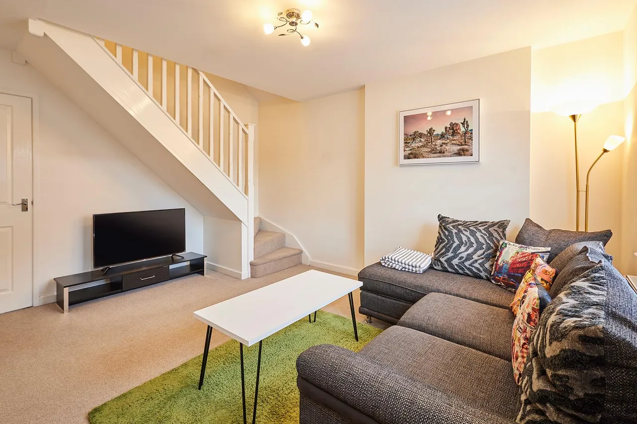 Blakeholme Court, Burton upon Trent, DE14, photo 3