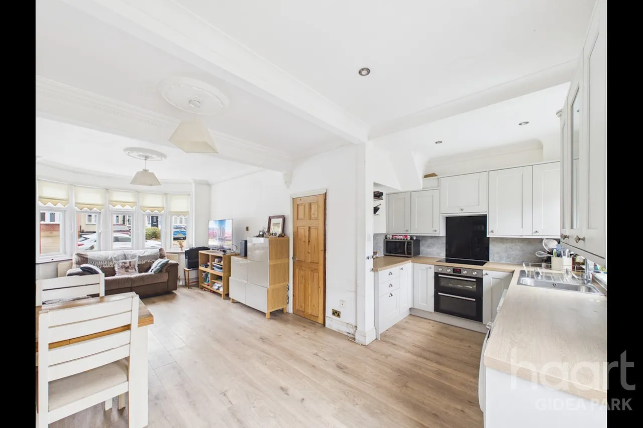 Northumberland Avenue, Hornchurch, RM11, photo 6