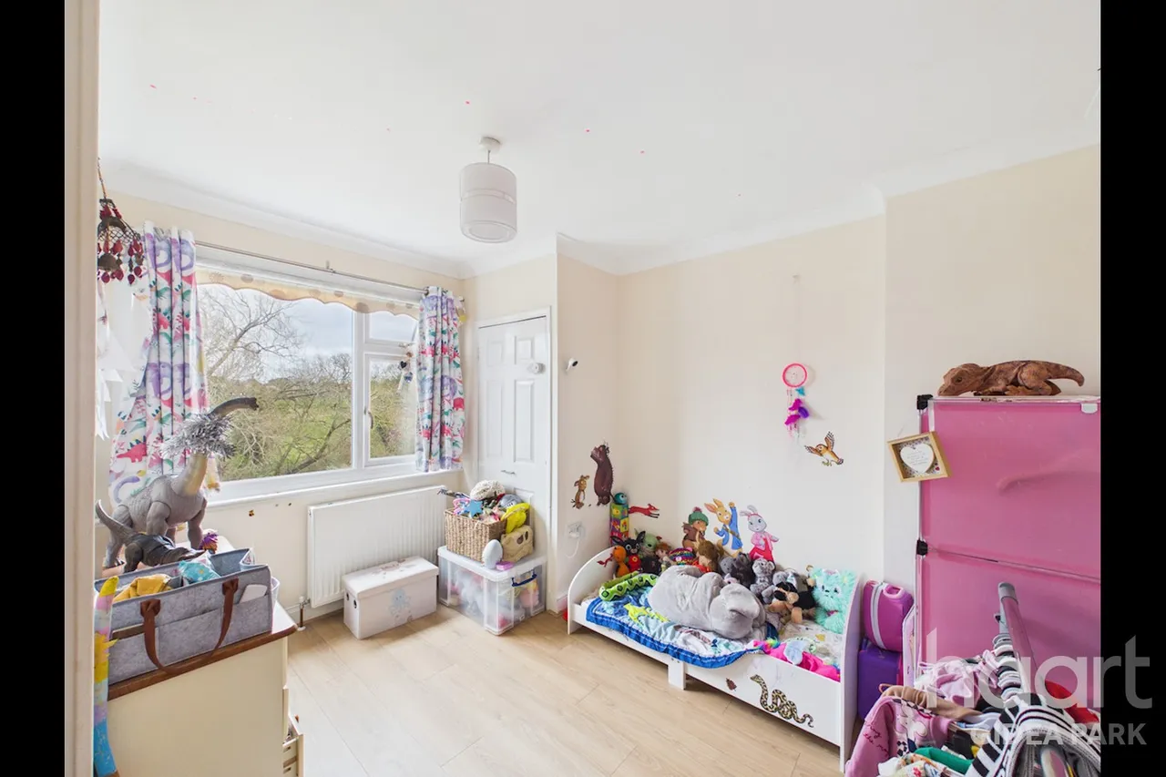 Northumberland Avenue, Hornchurch, RM11, photo 7