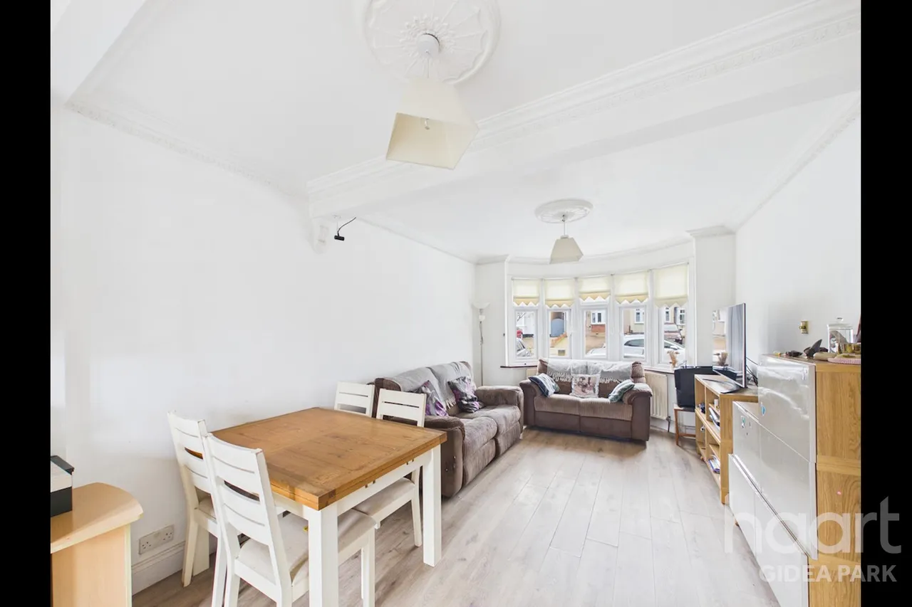 Northumberland Avenue, Hornchurch, RM11, photo 4