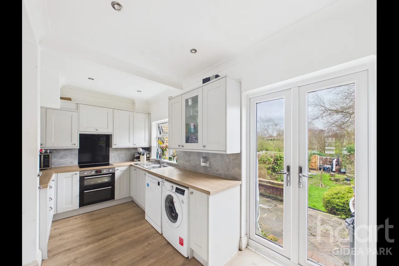 Northumberland Avenue, Hornchurch, RM11, photo 5