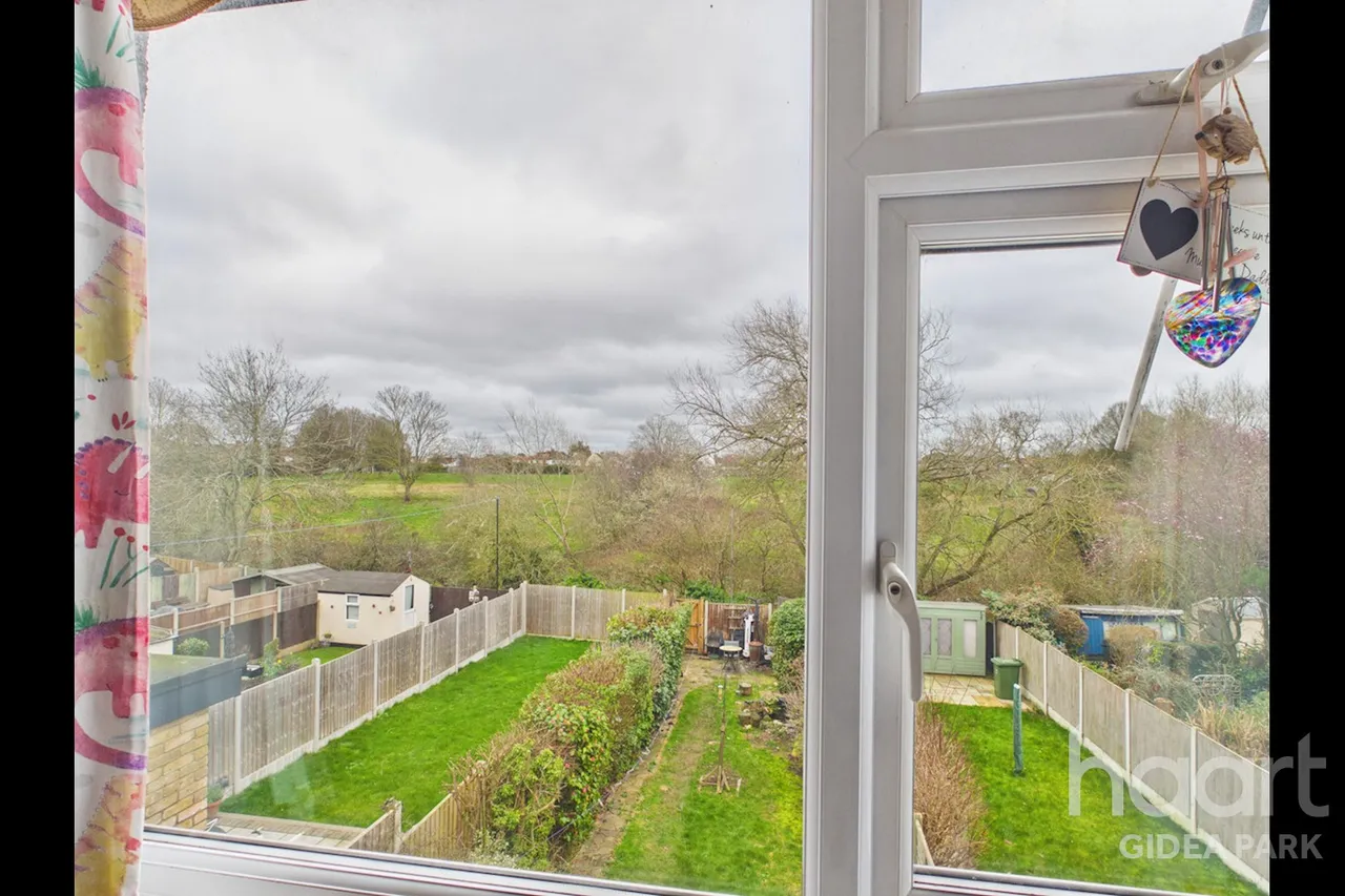 Northumberland Avenue, Hornchurch, RM11, photo 3