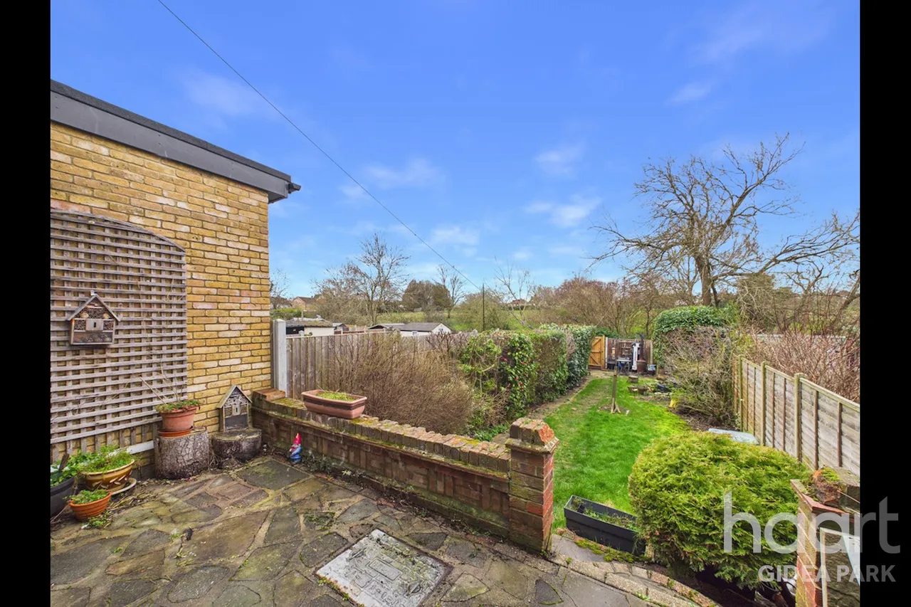 Northumberland Avenue, Hornchurch, RM11, photo 12