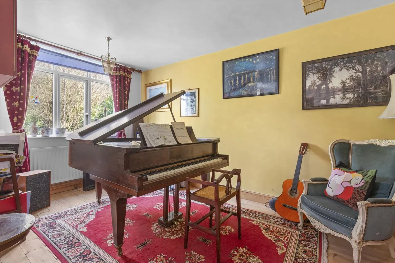 Sheepcote Dell Road, Holmer Green, HP15, photo 7