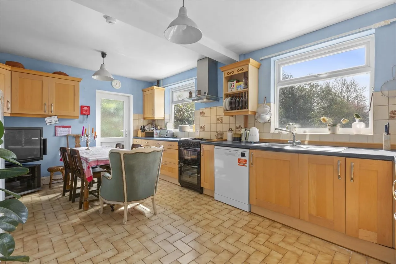 Sheepcote Dell Road, Holmer Green, HP15, photo 5
