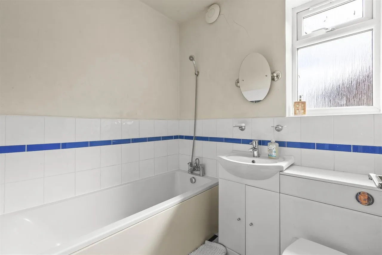 Sheepcote Dell Road, Holmer Green, HP15, photo 16