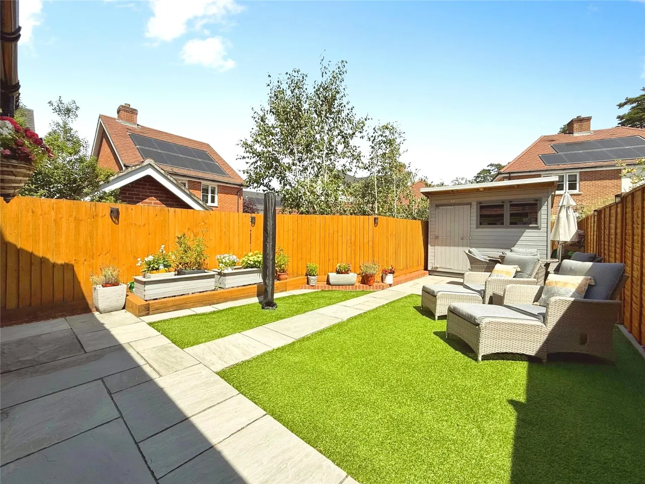 Dashers Close, Crowthorne, Berkshire, RG45 6GX, photo 2