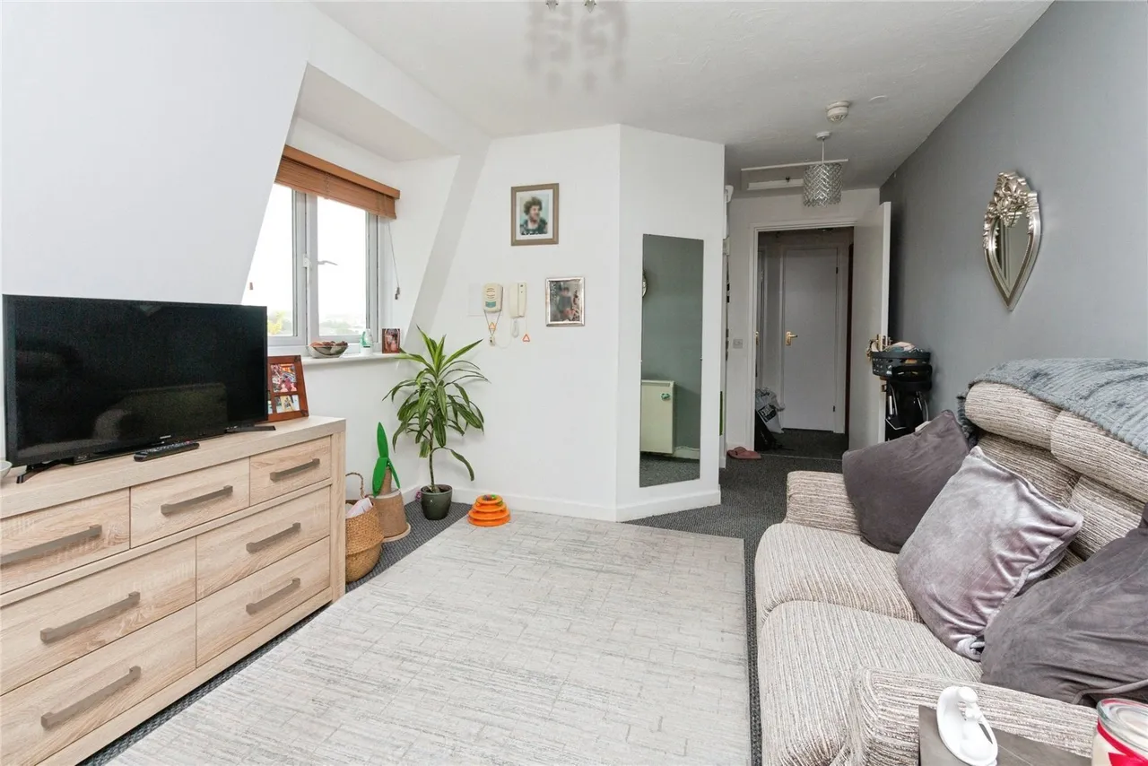 Westdeane Court, Basingstoke, RG21, photo 10