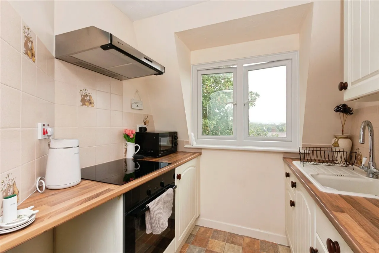 Westdeane Court, Basingstoke, RG21, photo 3
