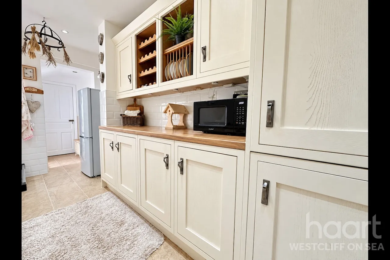 Ramuz Drive, Westcliff-On-Sea, SS0, photo 6