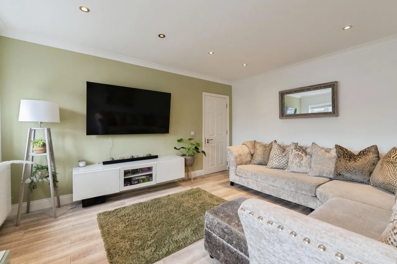 Somerset Road, Basildon, SS15, photo 5