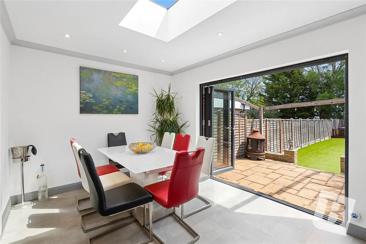 Argyle Gardens, Upminster, RM14, photo 4