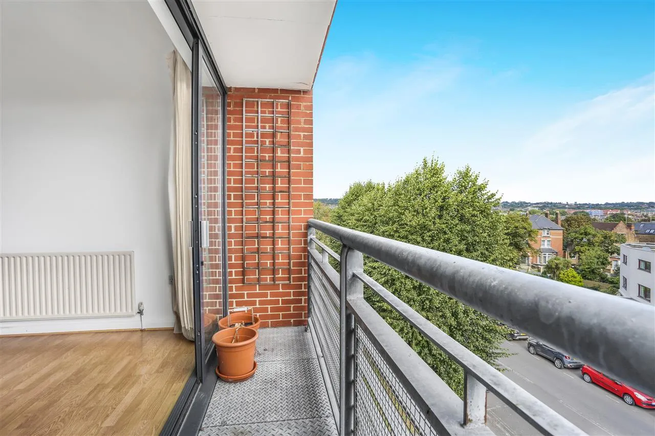 Dalmeny Avenue, London, photo 9