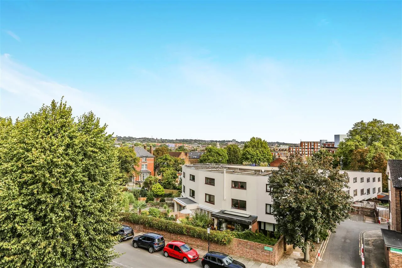 Dalmeny Avenue, London, photo 12
