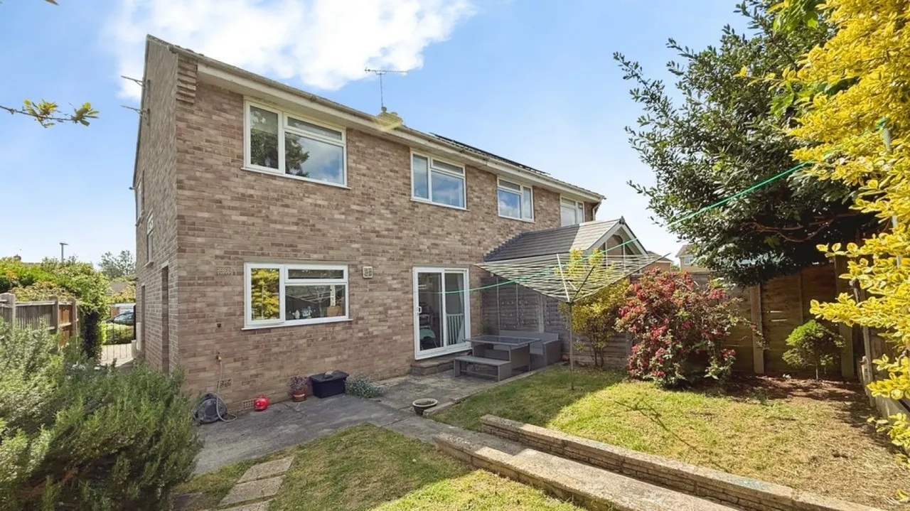 Hollis Way, Southwick, photo 12