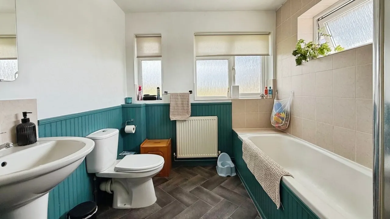 Hollis Way, Southwick, photo 11
