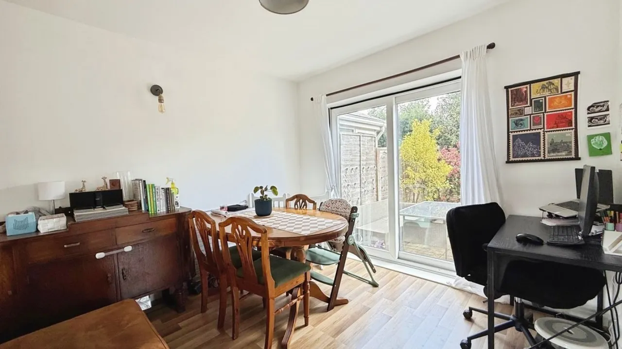 Hollis Way, Southwick, photo 5