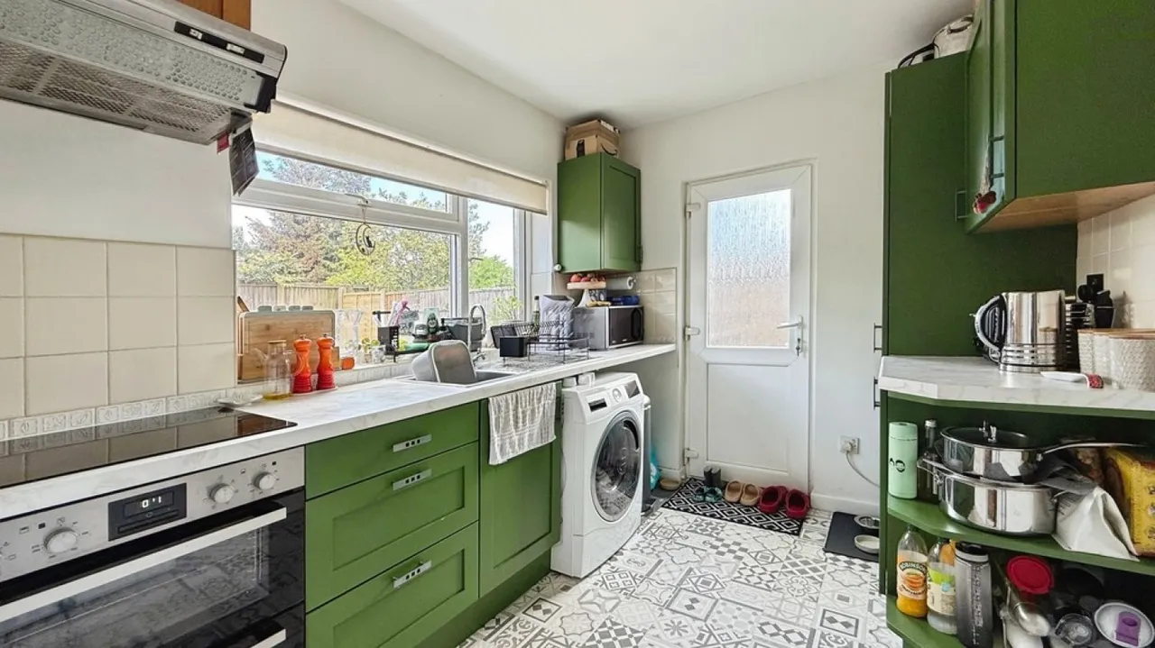 Hollis Way, Southwick, photo 6