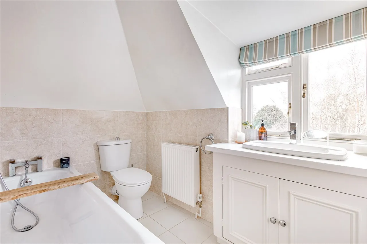 Esmond Road, London, W4, photo 17