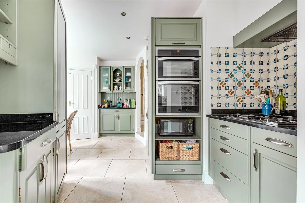 Esmond Road, London, W4, photo 4