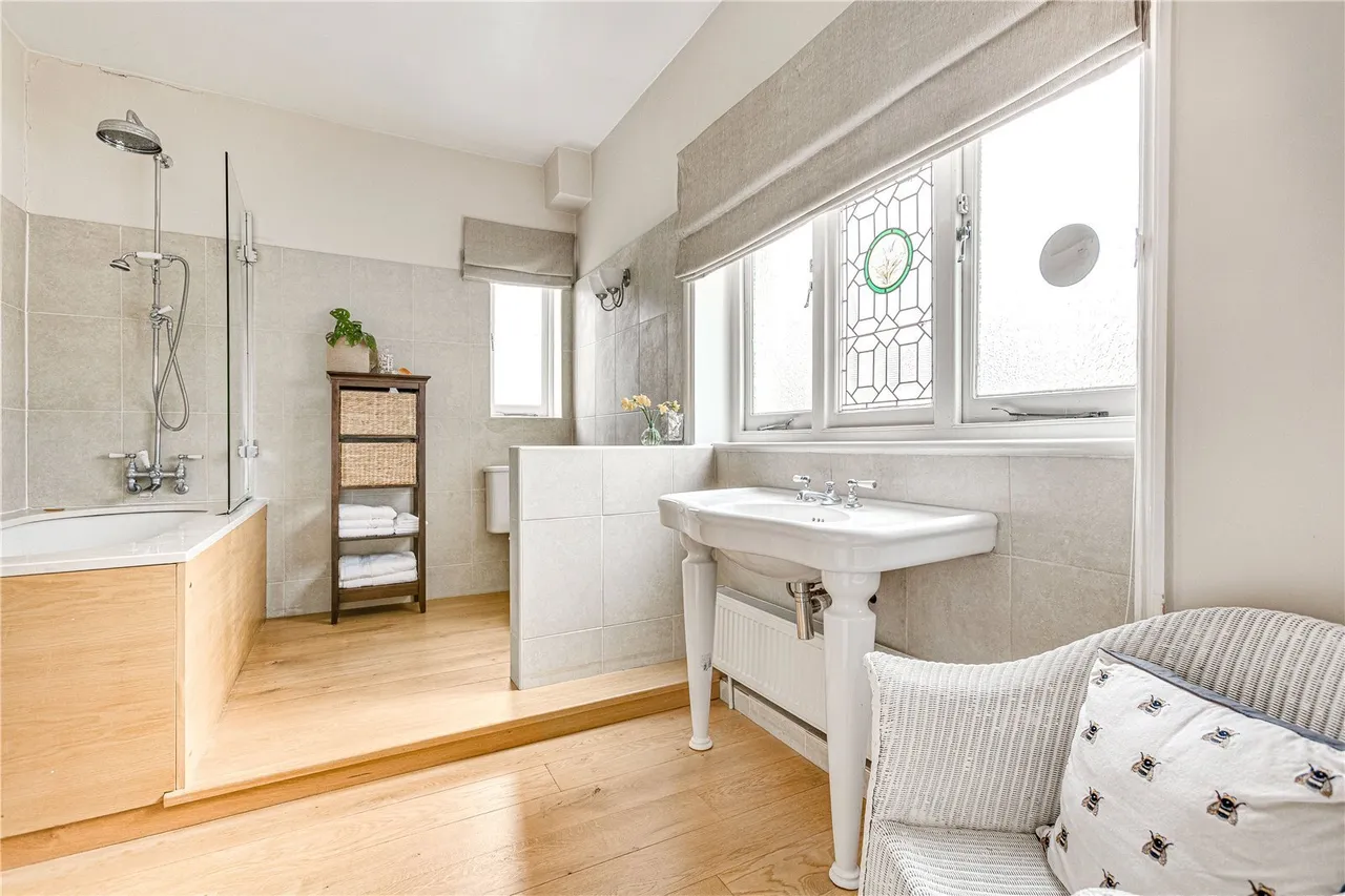 Esmond Road, London, W4, photo 9
