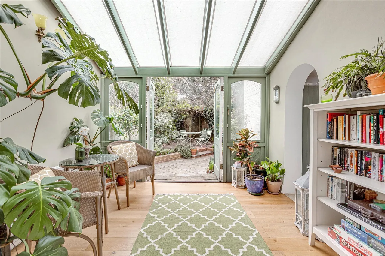 Esmond Road, London, W4, photo 19