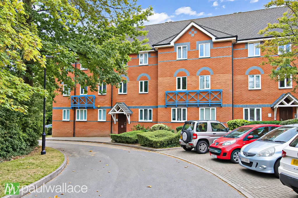 3 bed flat for sale, St. Cross Court, Hoddesdon, EN11
