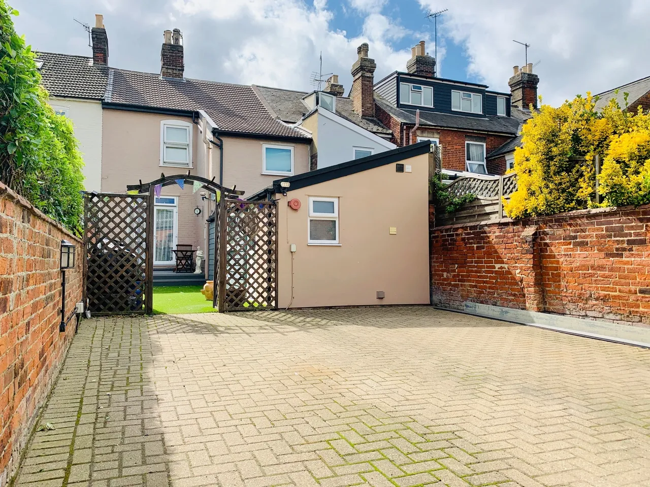 Out Northgate, IP33 1JQ, photo 14