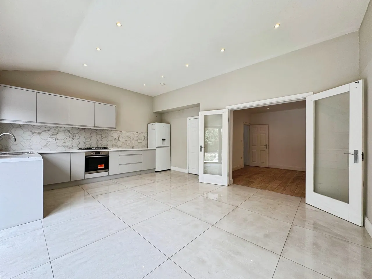 Fairfield Crescent, Edgware, HA8, photo 9