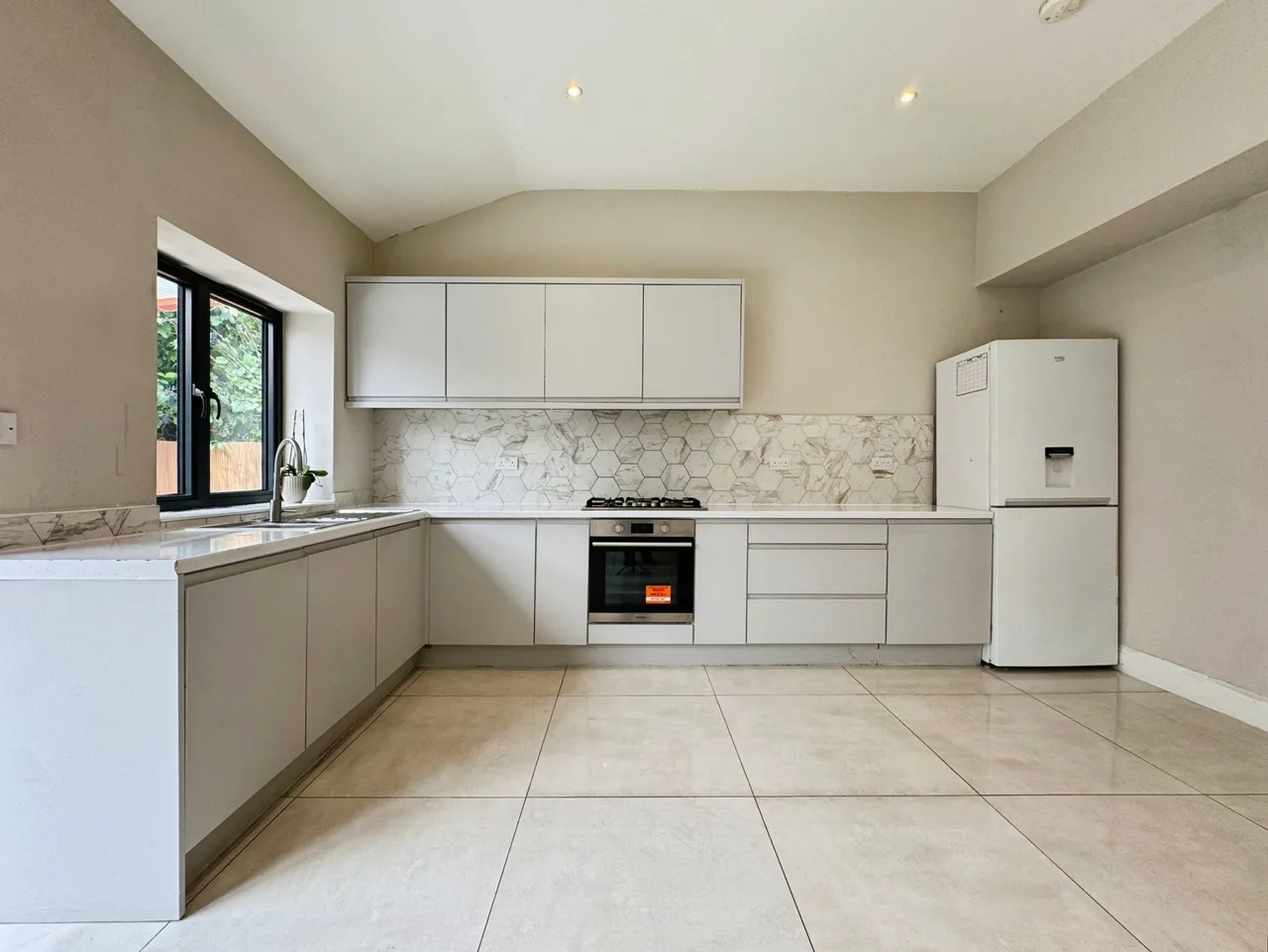 Fairfield Crescent, Edgware, HA8, photo 7