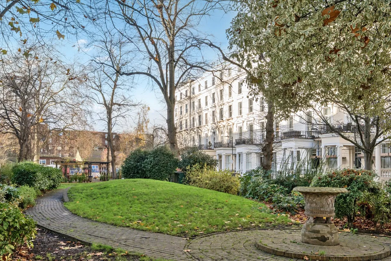 St Stephens Gardens, Bayswater, London, W2, photo 4