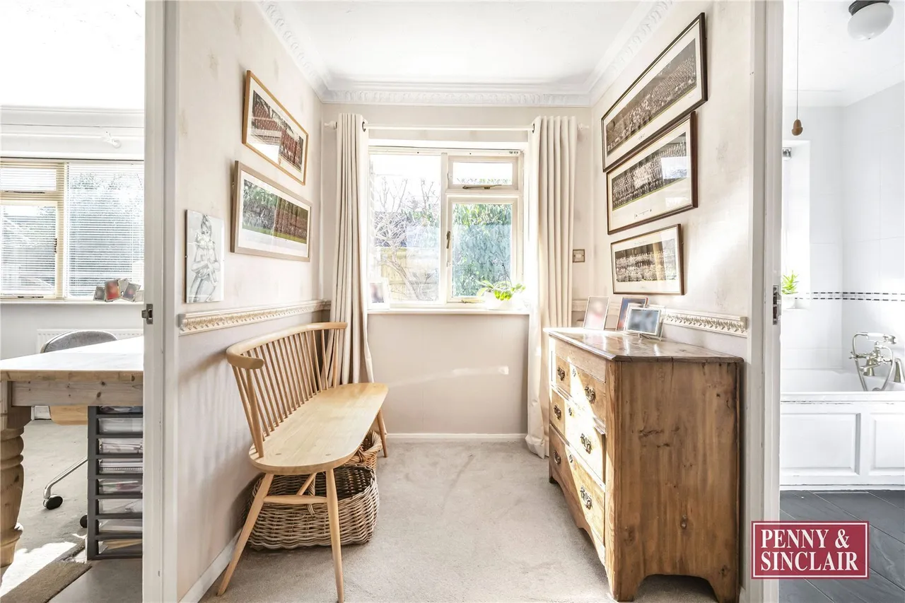 Cromwell Close, Henley-on-Thames, RG9, photo 14