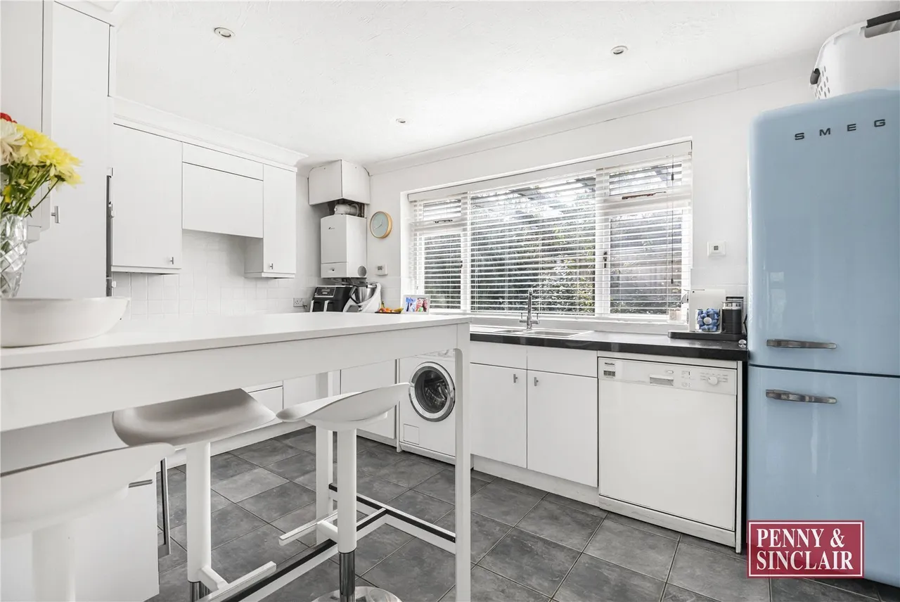 Cromwell Close, Henley-on-Thames, RG9, photo 10