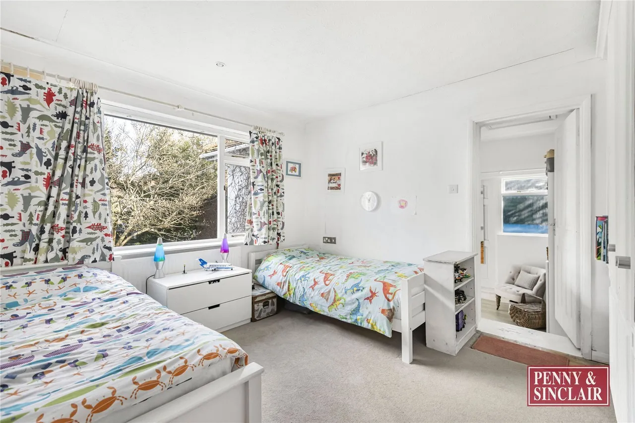 Cromwell Close, Henley-on-Thames, RG9, photo 17