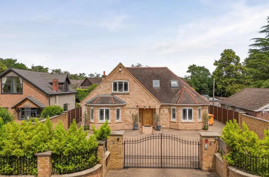 5 bed house for sale, Barkham Ride, Finchampstead, RG40