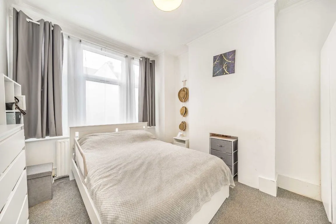 Heaton Road, CR4, photo 4