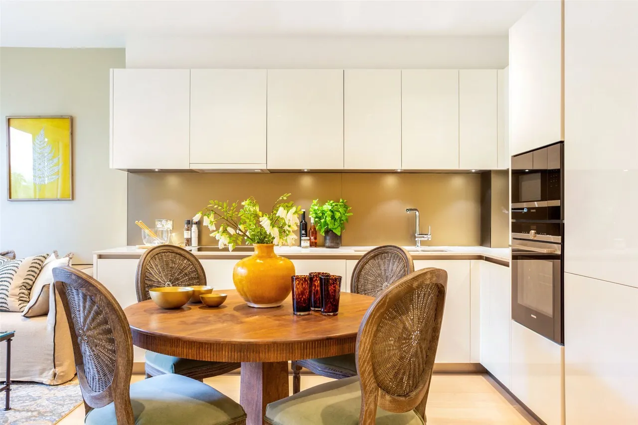 Broom Road, Teddington, TW11, photo 3