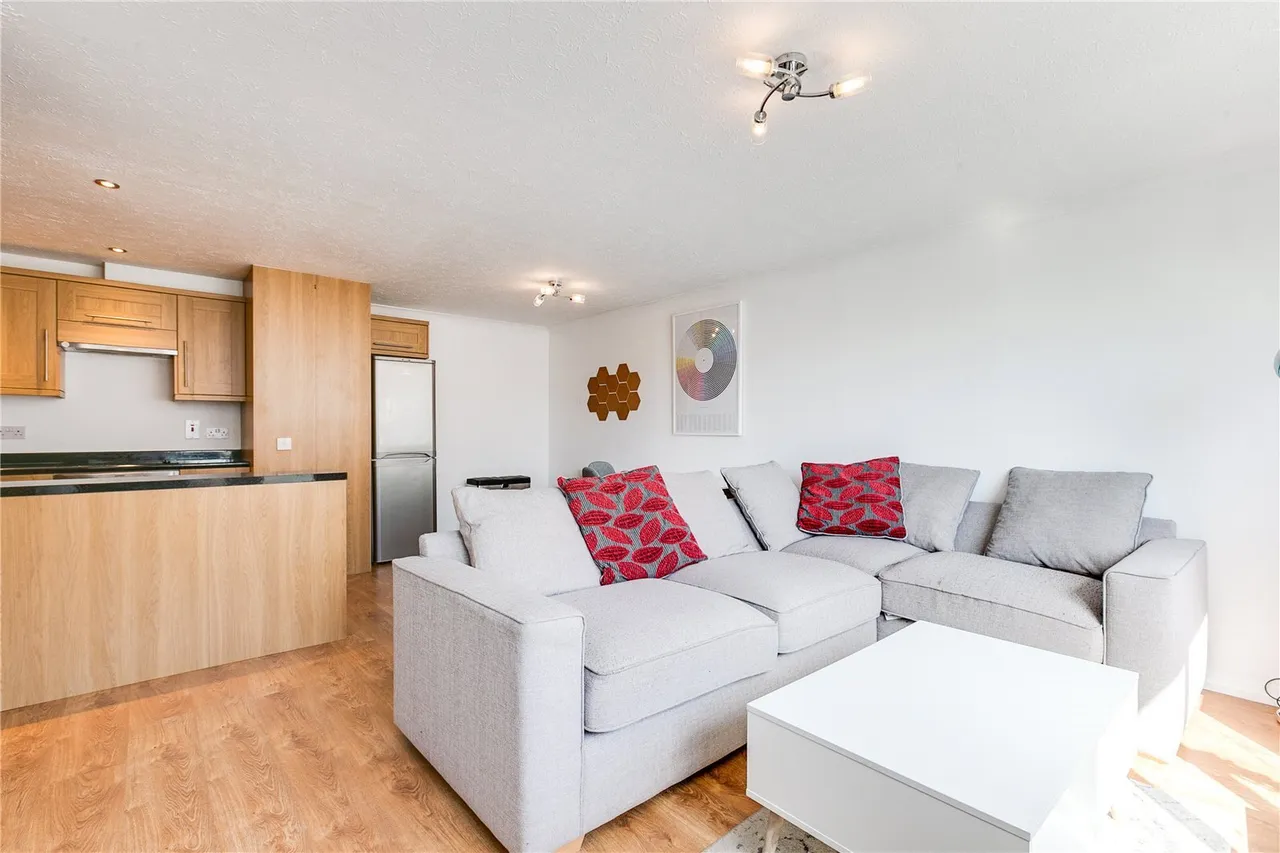 2 bed flat to rent, Earls Court Road, Earls Court, SW5