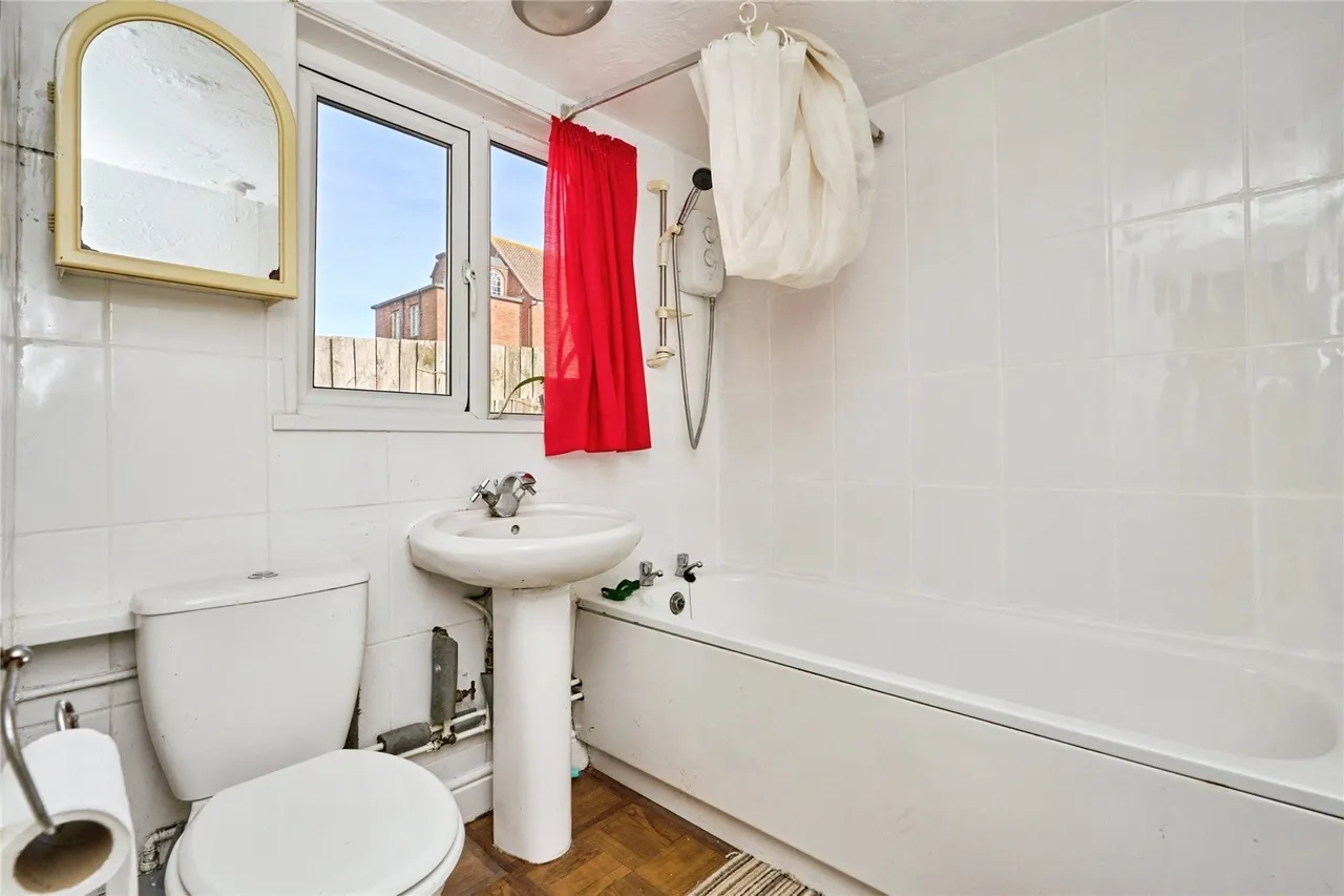Orchard Road, East Cowes, PO32, photo 13