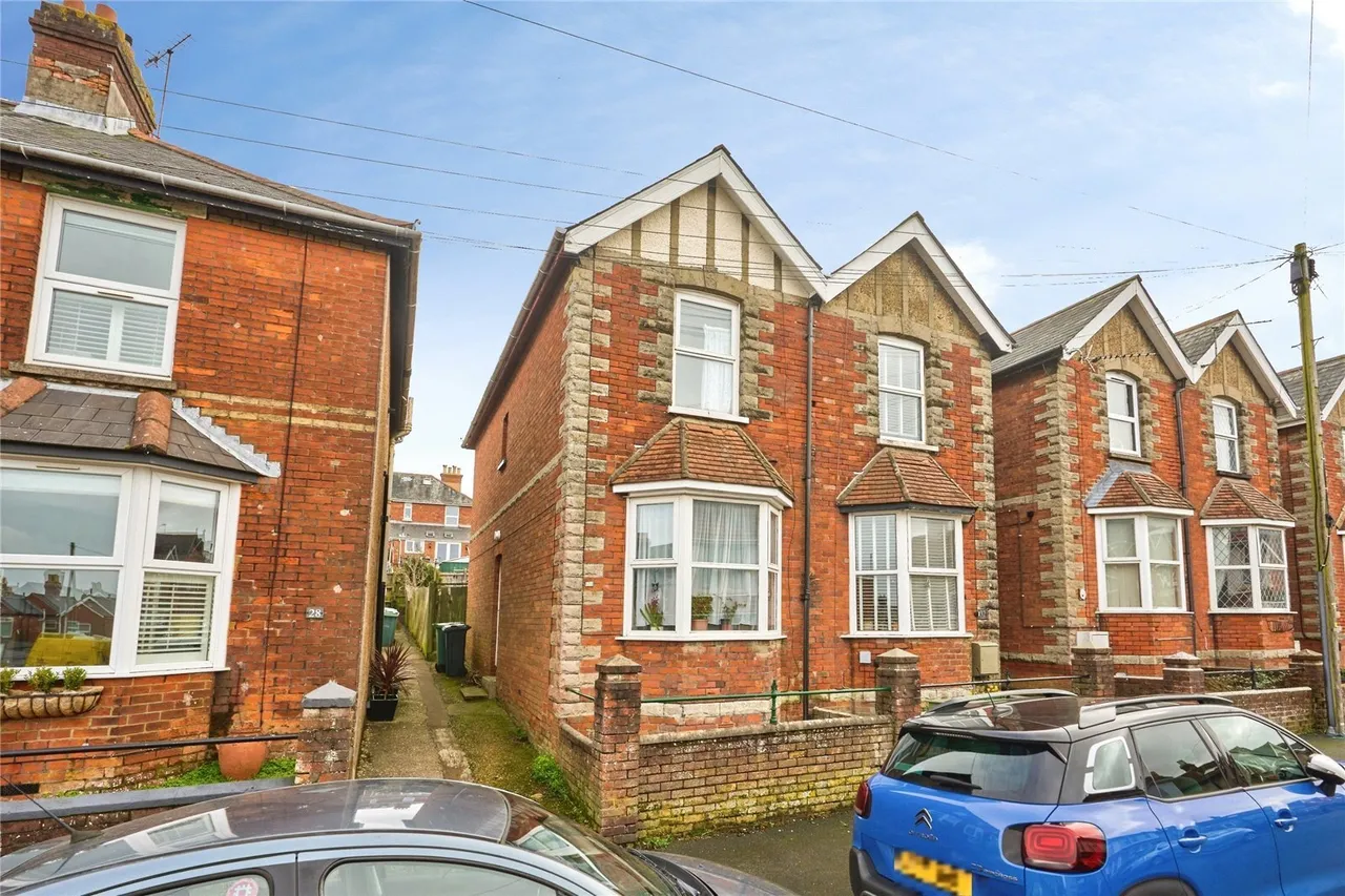 2 bed house for sale, Orchard Road, East Cowes, PO32