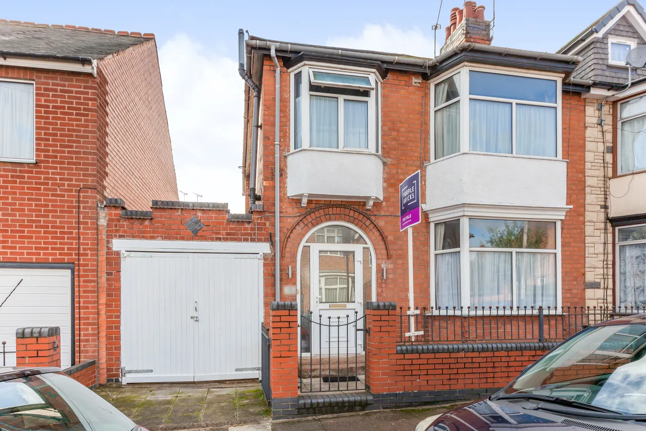 3 bed house for sale — Baslow Road, Leicester