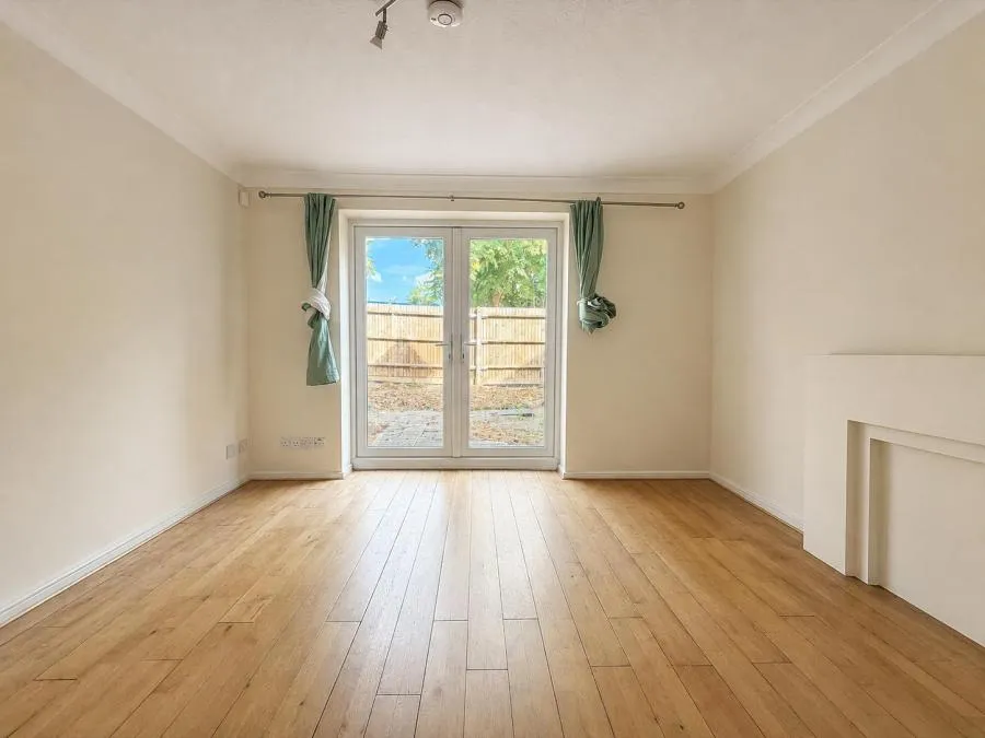 Knowles Close, Yiewsley, UB7, photo 2