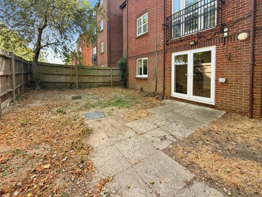 Knowles Close, Yiewsley, UB7, photo 5