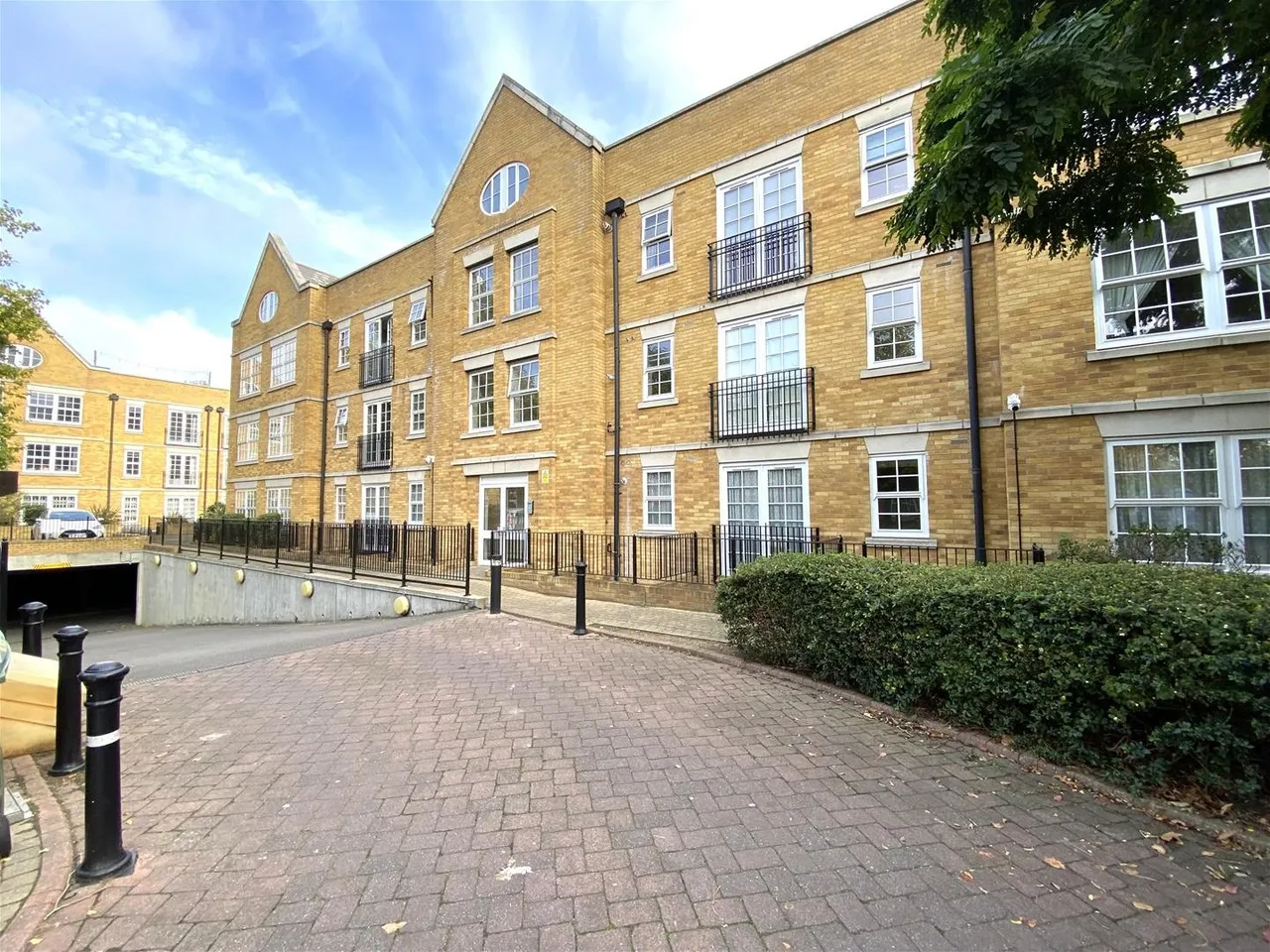 2 bed flat for sale — Twickenham Road, Isleworth