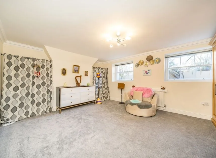 Clapham High Street, London, SW4, photo 9