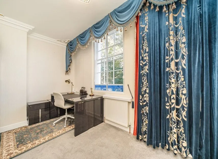 Clapham High Street, London, SW4, photo 7