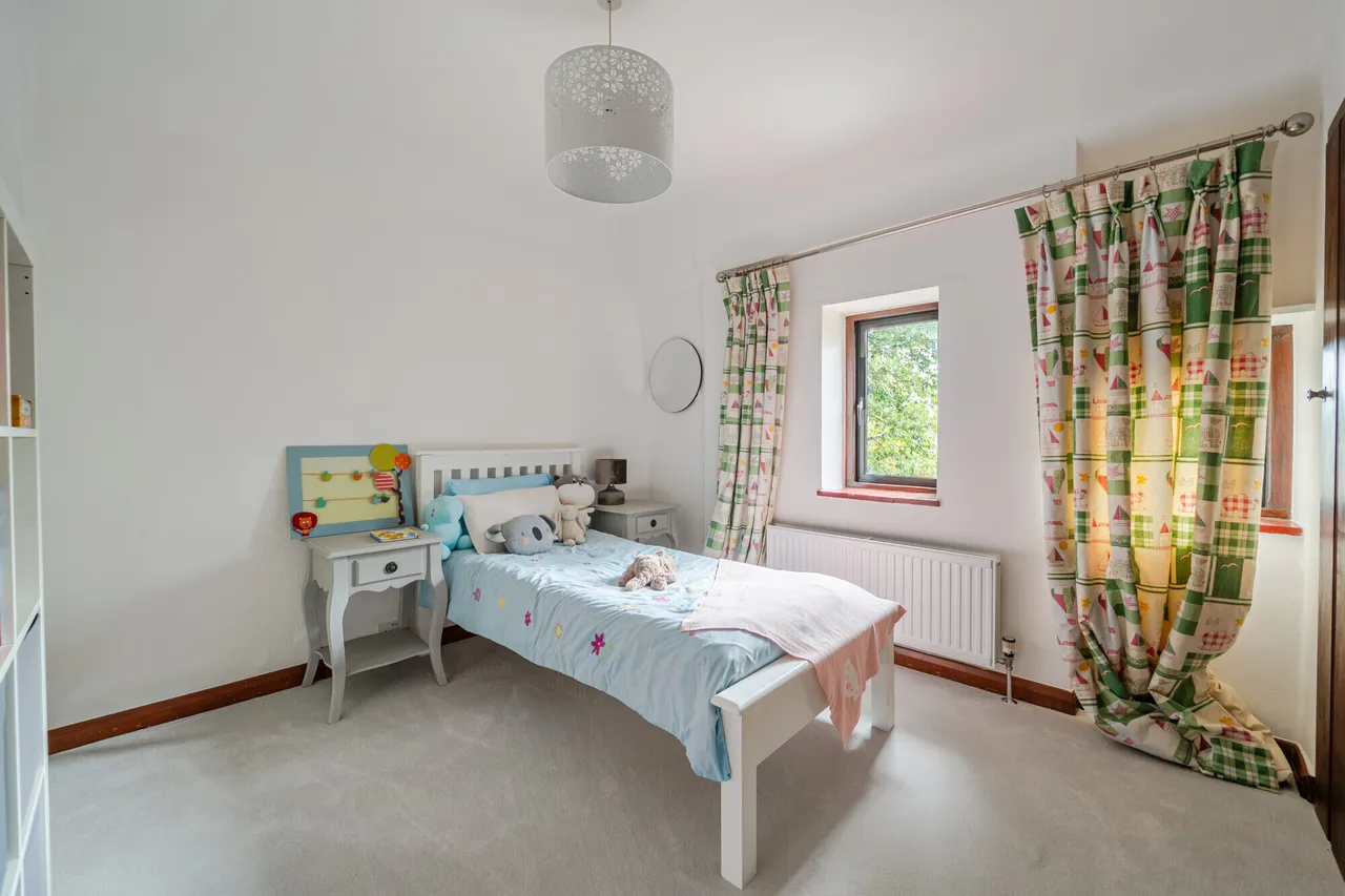 Esher Place Avenue, Esher, KT10, photo 11